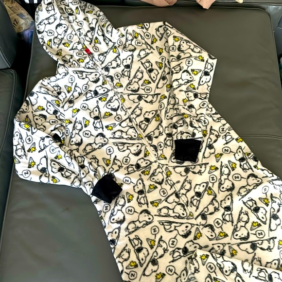 Snoopy onesie - Picture 1 of 2